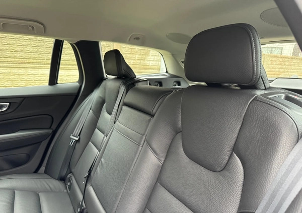 Volvo V60 cena 139999 przebieg: 120000, rok produkcji 2021 z Gdańsk małe 352